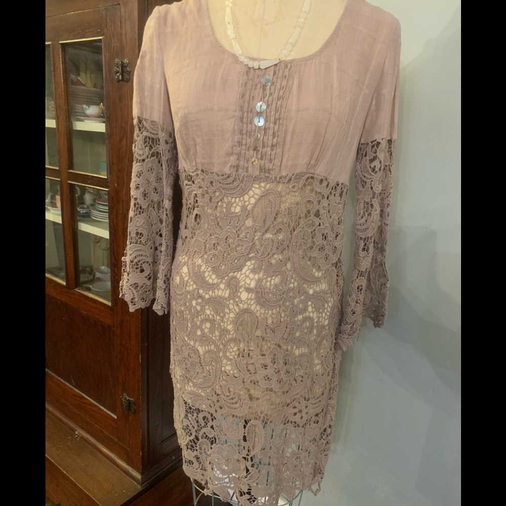 MonoReno Lace Top sz Med